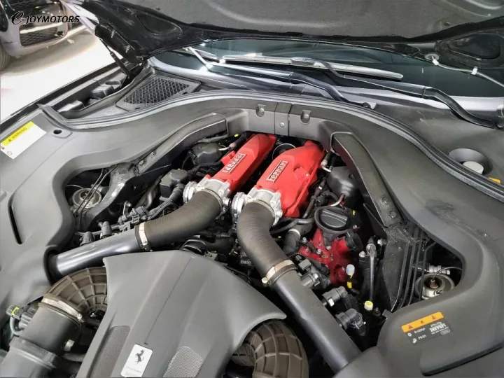 페라리 포르토피노 3.9 V8 썸네일 5