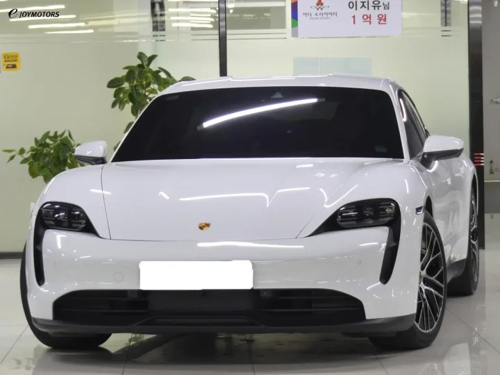 포르쉐 타이칸 베이스
