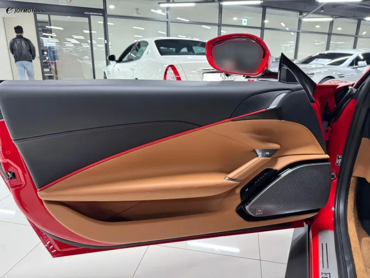 페라리 로마 3.9 V8 썸네일 7
