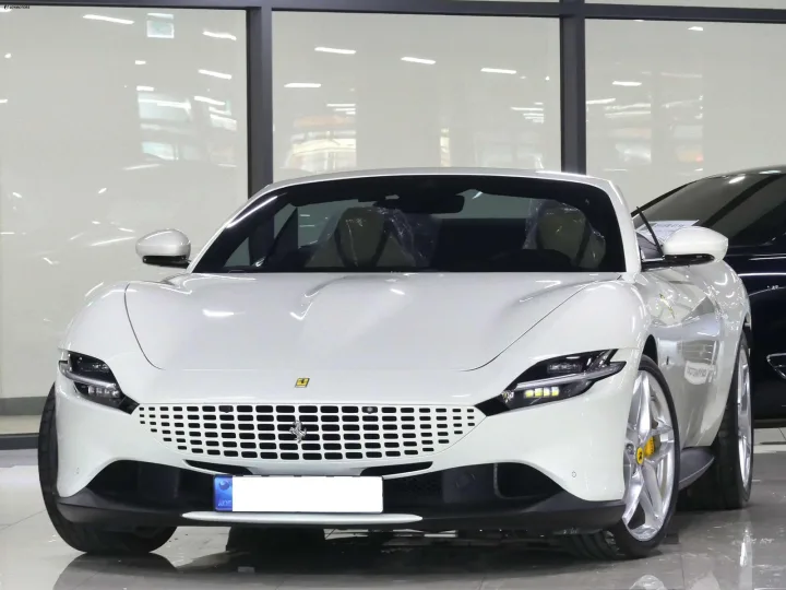 페라리 로마 3.9 V8 스파이더