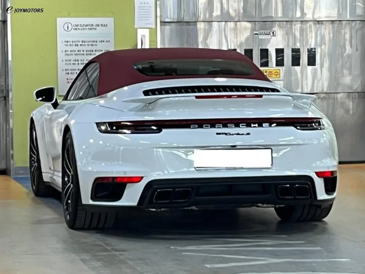 포르쉐 911 터보 S 카브리올레 992 썸네일 3