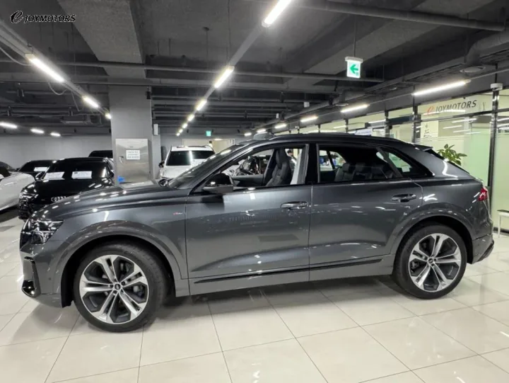아우디 Q8 55 TFSI 콰트로 프리미엄 썸네일 3