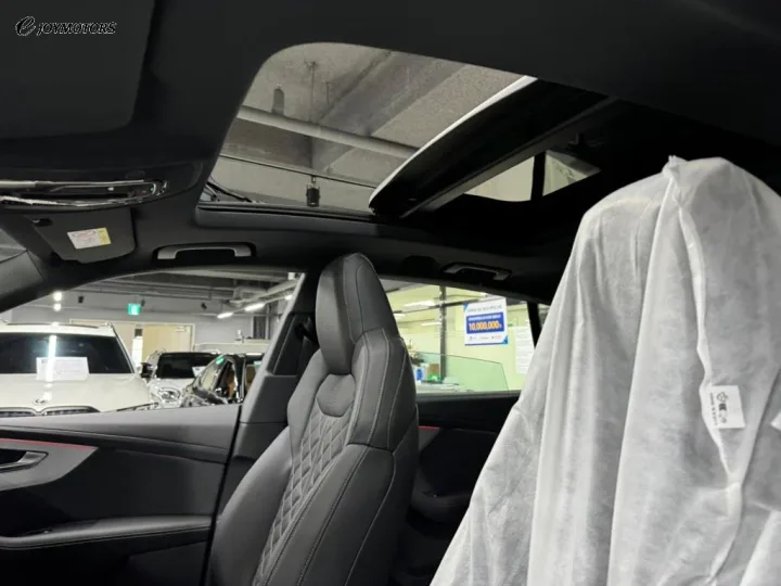 아우디 Q8 55 TFSI 콰트로 프리미엄 썸네일 5