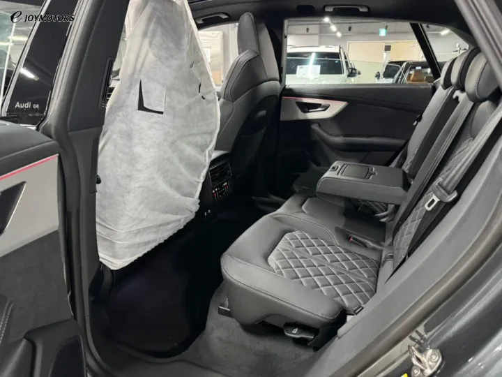 아우디 Q8 55 TFSI 콰트로 프리미엄 썸네일 6