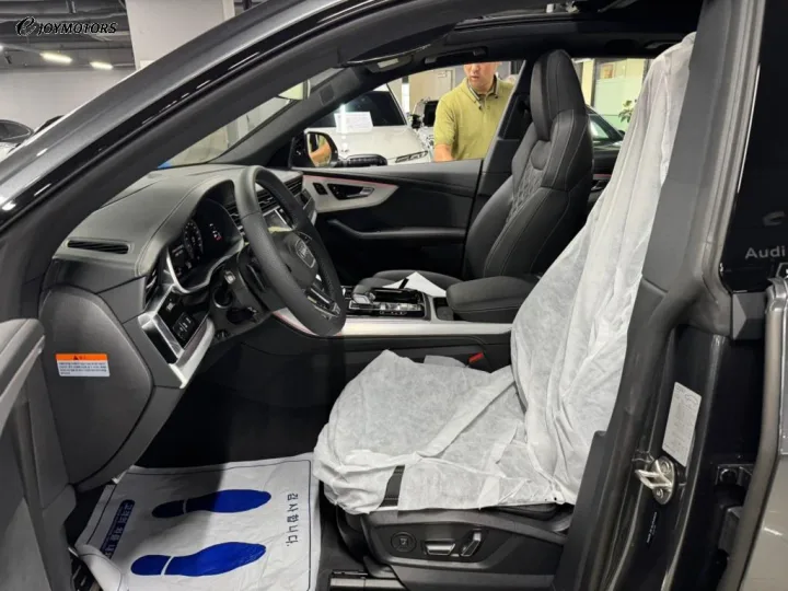 아우디 Q8 55 TFSI 콰트로 프리미엄 썸네일 7