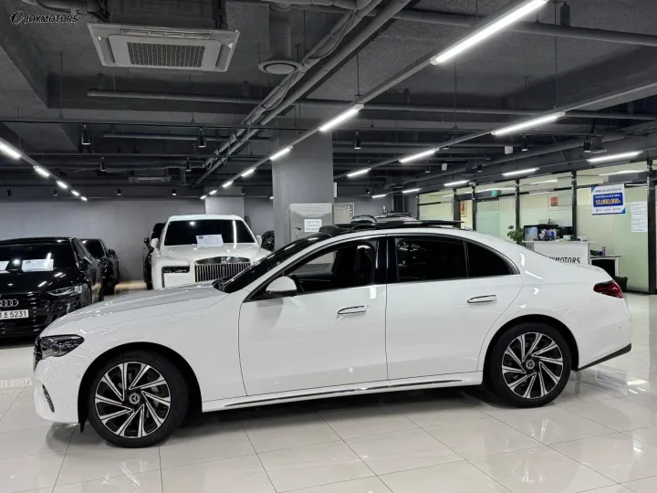 벤츠 E클래스 E300 4MATIC 익스클루시브 썸네일 2