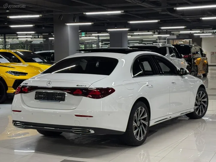 벤츠 E클래스 E300 4MATIC 익스클루시브 썸네일 3