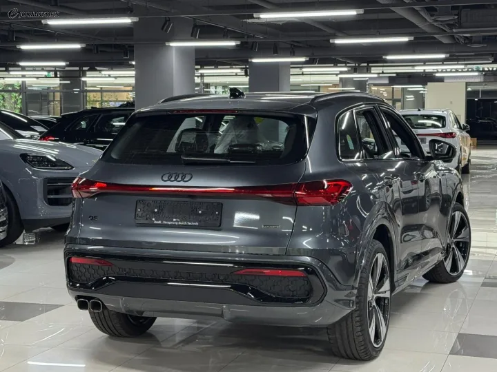 아우디 Q5 40 TDI 콰트로 S Line 블랙 에디션 썸네일 3