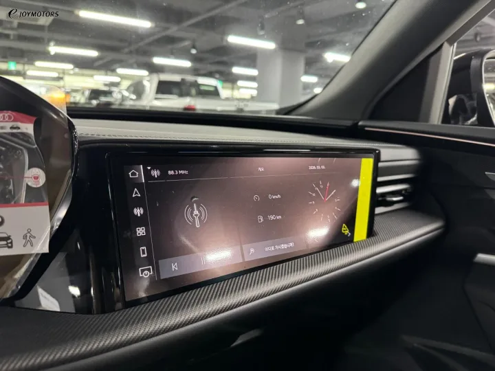 아우디 Q5 40 TDI 콰트로 S Line 블랙 에디션 썸네일 4