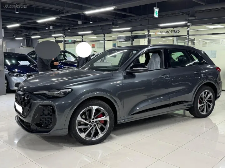 아우디 Q5 40 TDI 콰트로 S Line 블랙 에디션 썸네일 2