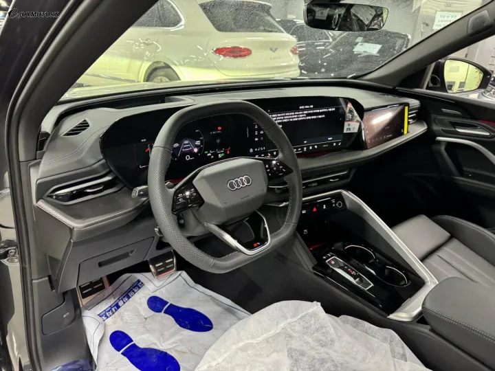 아우디 Q5 40 TDI 콰트로 S Line 블랙 에디션 썸네일 4