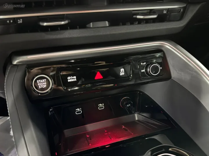 아우디 Q5 40 TDI 콰트로 S Line 블랙 에디션 썸네일 9