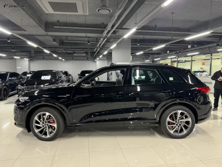 아우디 Q5 40 TDI 콰트로 S Line 블랙 에디션 썸네일 3