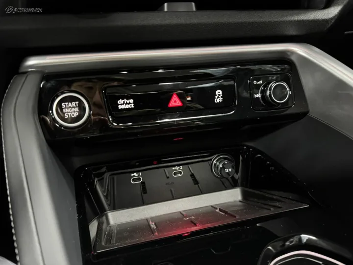 아우디 Q5 40 TDI 콰트로 S Line 블랙 에디션 썸네일 9