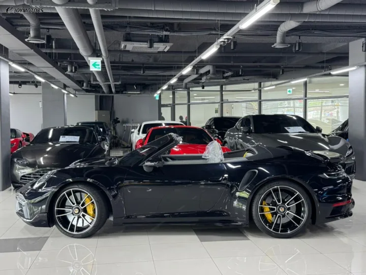 포르쉐 911 터보 S 카브리올레 992 썸네일 2