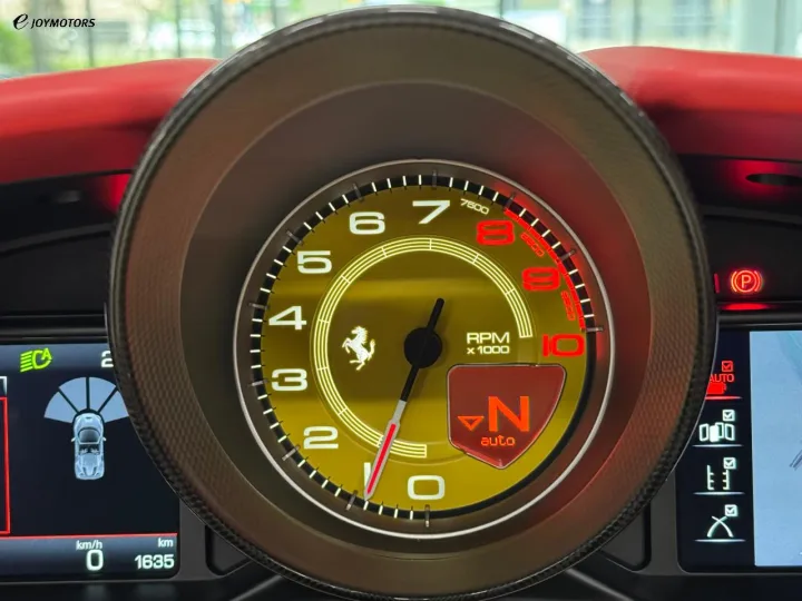 페라리 F8 스파이더 3.9 V8 썸네일 6