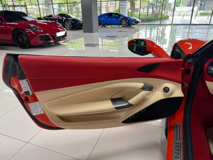 페라리 F8 스파이더 3.9 V8 썸네일 7
