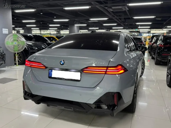 BMW 5시리즈 523d xDrive M 스포츠 썸네일 3