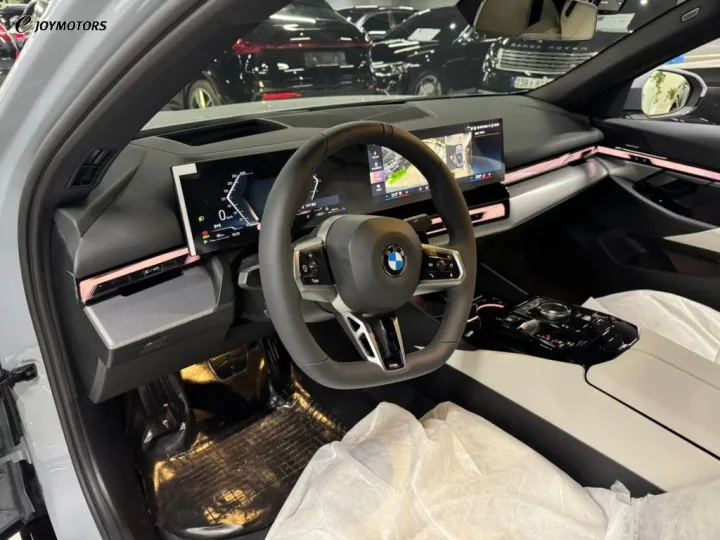 BMW 5시리즈 523d xDrive M 스포츠 썸네일 4