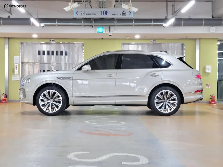 벤틀리 벤테이가 4.0 V8 아틀리에 에디션 썸네일 2