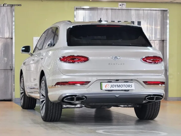 벤틀리 벤테이가 4.0 V8 아틀리에 에디션 썸네일 3
