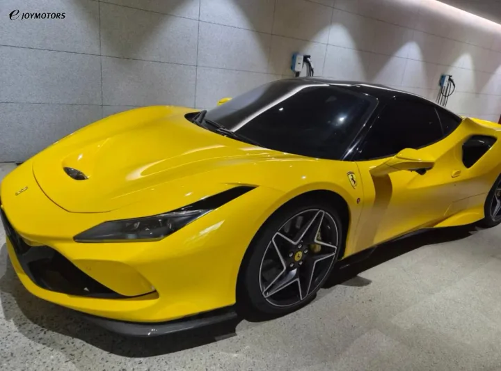 페라리 F8 트리뷰토 3.9 V8
