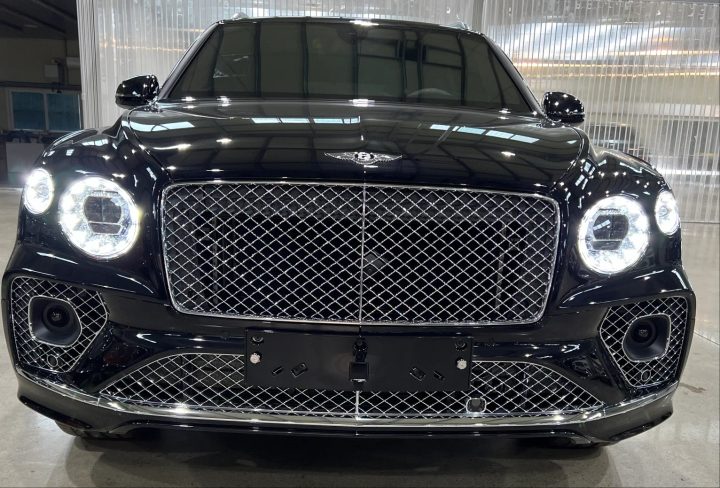 벤틀리 벤테이가 4.0 V8