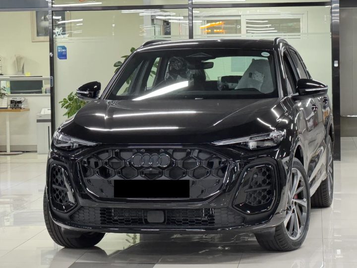 아우디 Q5 40 TDI 콰트로 S Line 블랙 에디션