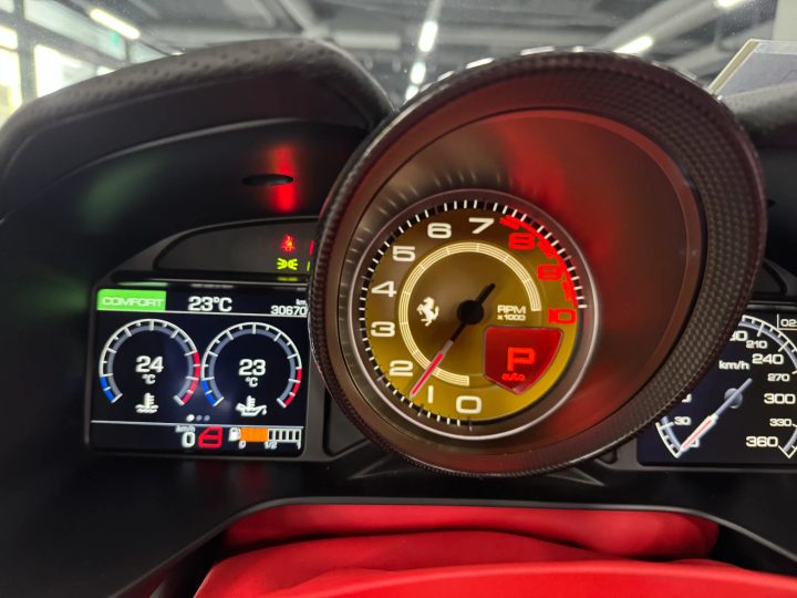 페라리 포르토피노 3.9 V8 썸네일 6