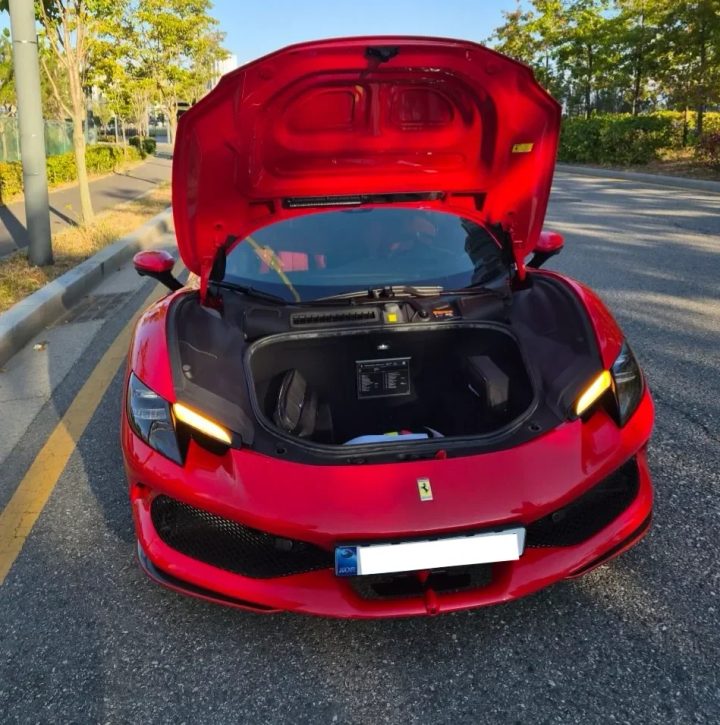 페라리 296 GTS 3.0 V6 PHEV