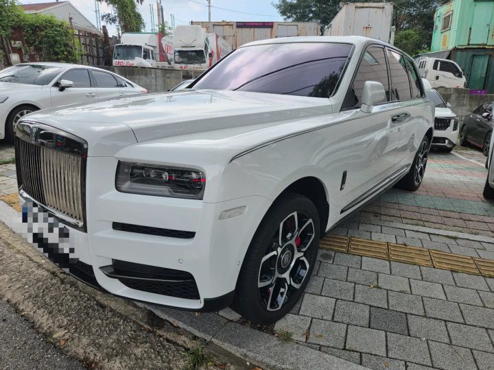롤스로이스 컬리넌 6.8 V12 블랙 배지