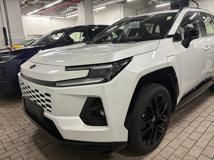 도요타 라브4 2.5 하이브리드 4WD XA40