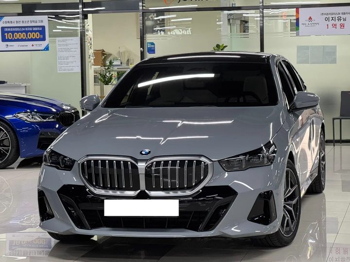 BMW 5시리즈 523d xDrive M 스포츠