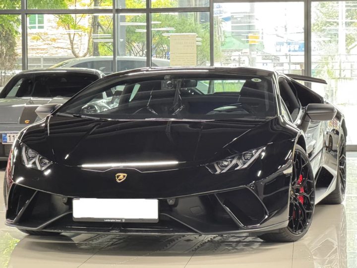 람보르기니 우라칸 LP640-4 퍼포만테